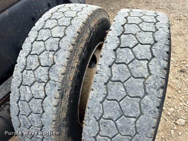 image for item DV4235 2013 Freightliner Business Class M2 106 truck cab and chassis