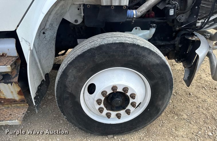 image for item DV4235 2013 Freightliner Business Class M2 106 truck cab and chassis