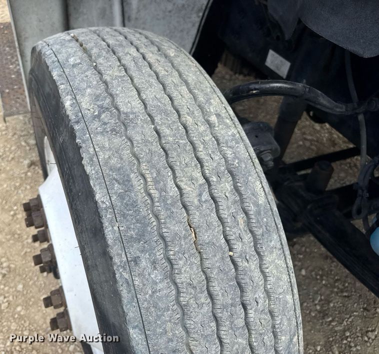 image for item DV4235 2013 Freightliner Business Class M2 106 truck cab and chassis