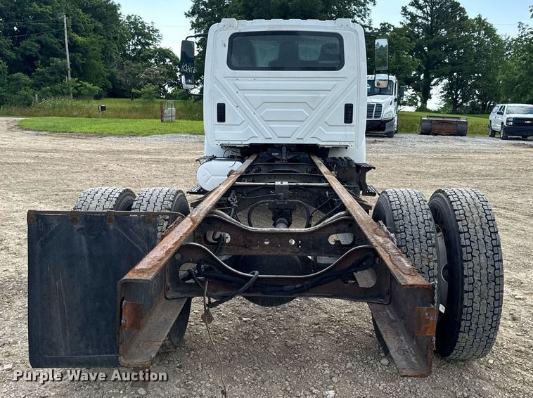 image for item DV4236 2010 International DuraStar 4300 truck cab and chassis