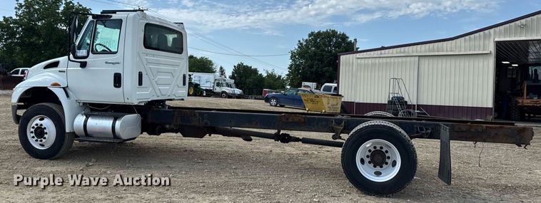 image for item DV4236 2010 International DuraStar 4300 truck cab and chassis