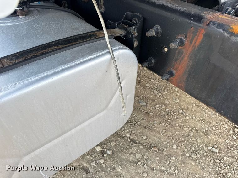 image for item DV4236 2010 International DuraStar 4300 truck cab and chassis