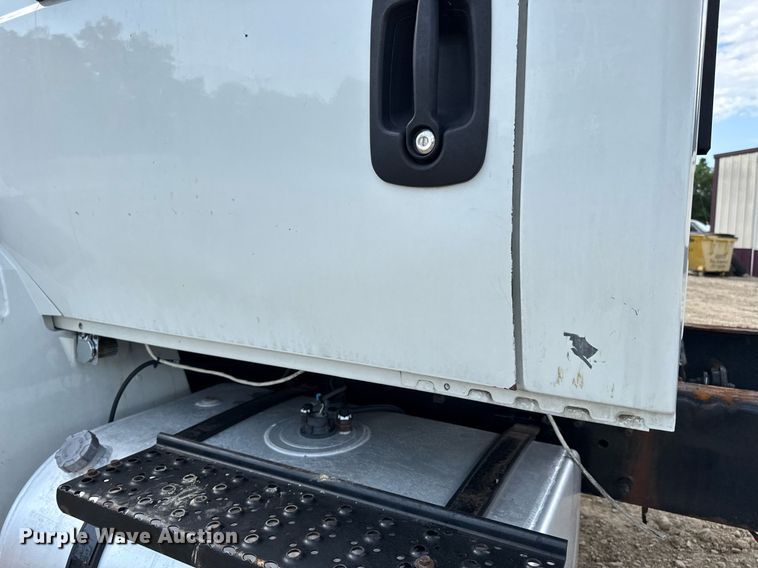 image for item DV4236 2010 International DuraStar 4300 truck cab and chassis