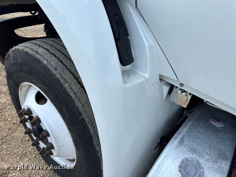 image for item DV4236 2010 International DuraStar 4300 truck cab and chassis