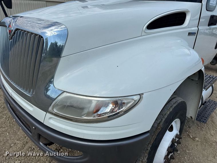 image for item DV4236 2010 International DuraStar 4300 truck cab and chassis