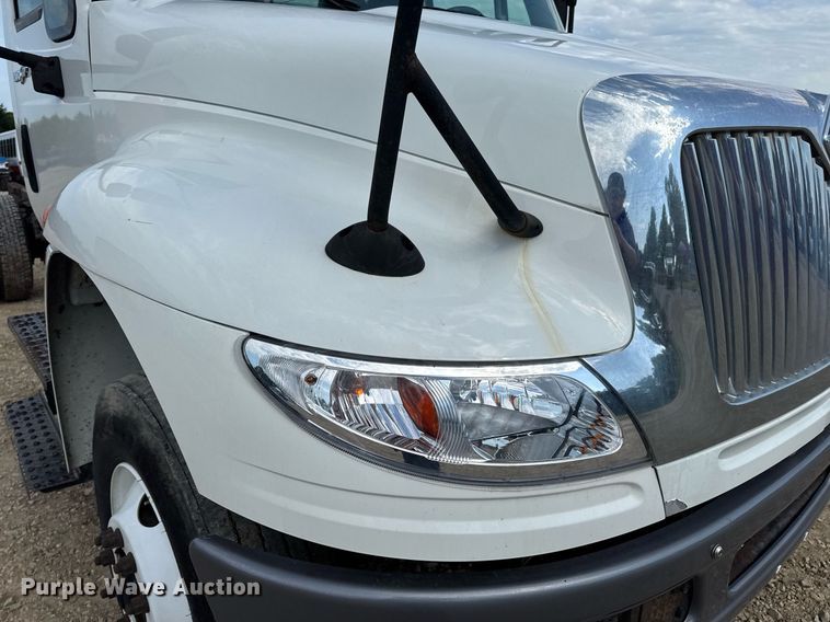 image for item DV4236 2010 International DuraStar 4300 truck cab and chassis