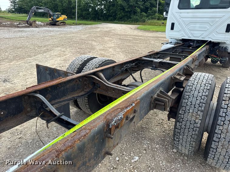 image for item DV4236 2010 International DuraStar 4300 truck cab and chassis