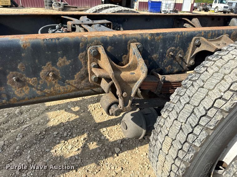 image for item DV4236 2010 International DuraStar 4300 truck cab and chassis