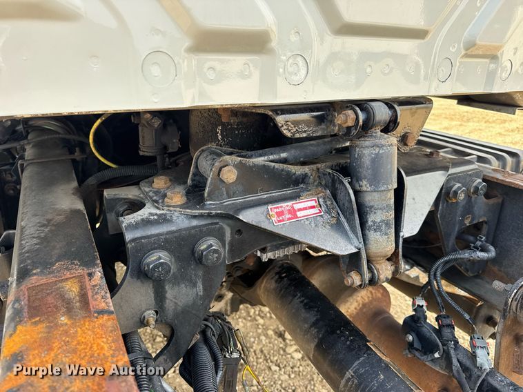 image for item DV4236 2010 International DuraStar 4300 truck cab and chassis