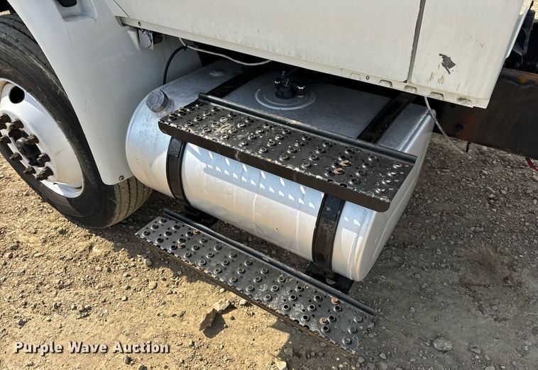 image for item DV4236 2010 International DuraStar 4300 truck cab and chassis