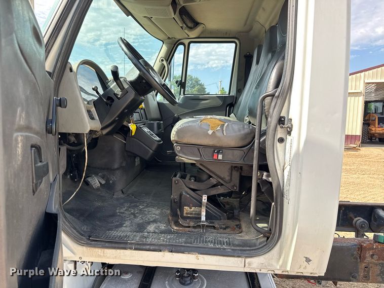 image for item DV4236 2010 International DuraStar 4300 truck cab and chassis