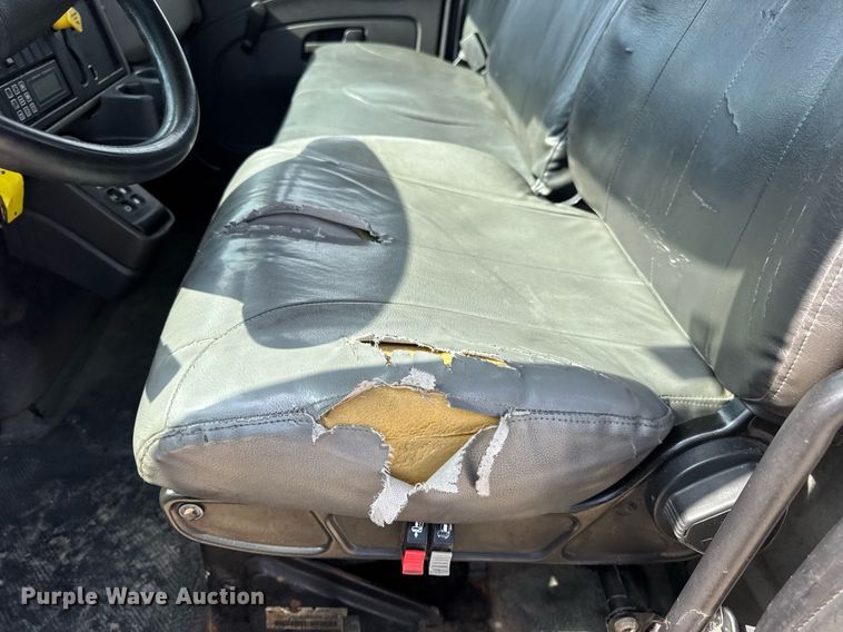 image for item DV4236 2010 International DuraStar 4300 truck cab and chassis