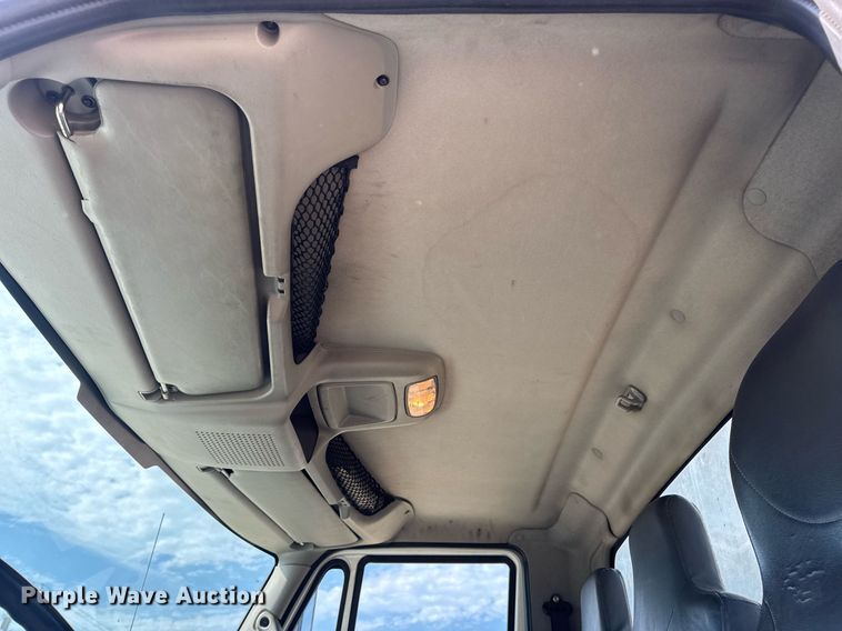 image for item DV4236 2010 International DuraStar 4300 truck cab and chassis