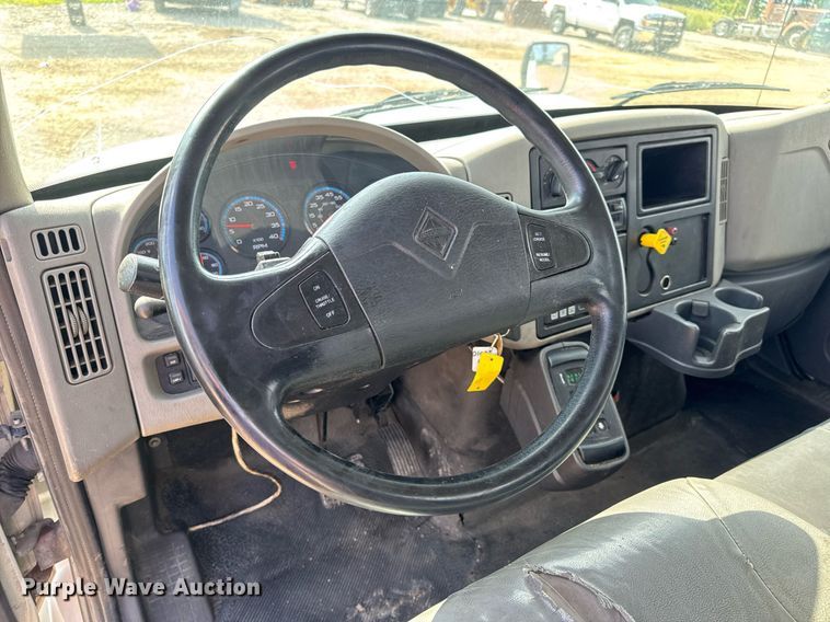 image for item DV4236 2010 International DuraStar 4300 truck cab and chassis