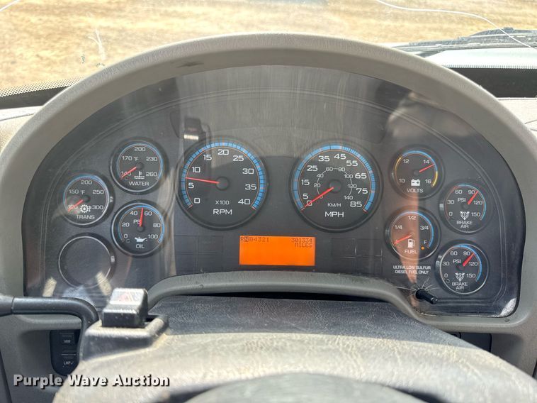 image for item DV4236 2010 International DuraStar 4300 truck cab and chassis