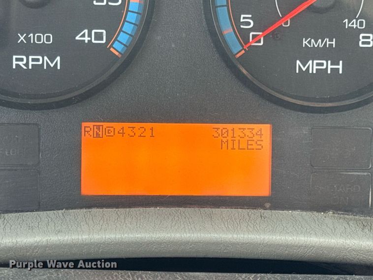 image for item DV4236 2010 International DuraStar 4300 truck cab and chassis