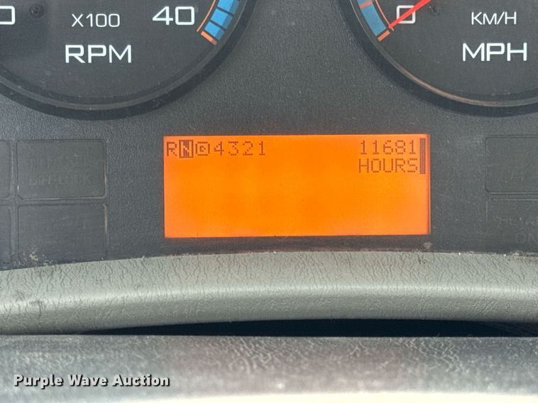 image for item DV4236 2010 International DuraStar 4300 truck cab and chassis