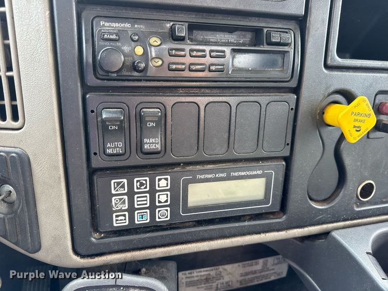 image for item DV4236 2010 International DuraStar 4300 truck cab and chassis