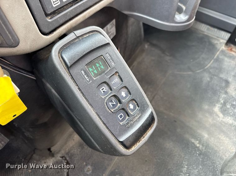 image for item DV4236 2010 International DuraStar 4300 truck cab and chassis