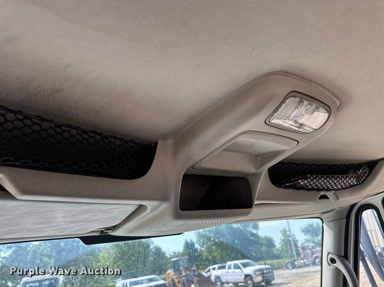 image for item DV4236 2010 International DuraStar 4300 truck cab and chassis