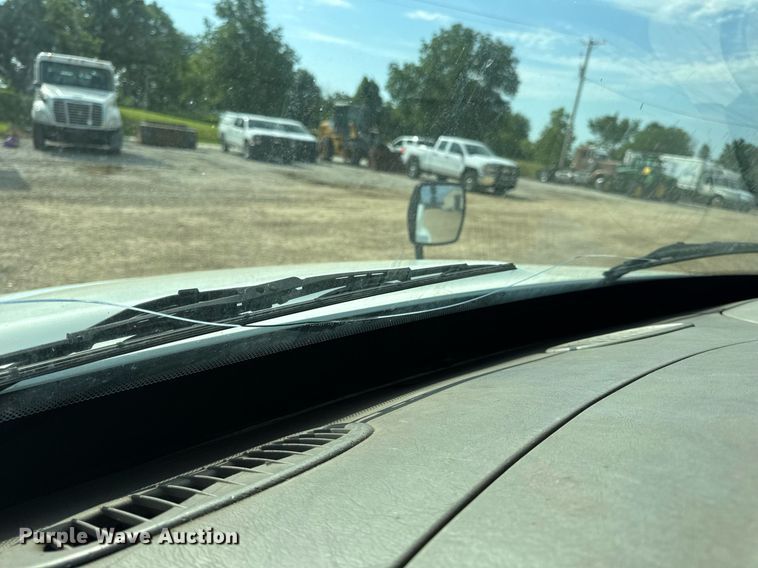 image for item DV4236 2010 International DuraStar 4300 truck cab and chassis