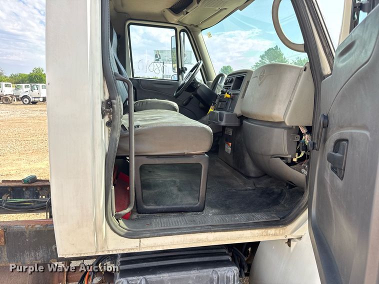 image for item DV4236 2010 International DuraStar 4300 truck cab and chassis