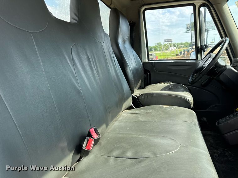 image for item DV4236 2010 International DuraStar 4300 truck cab and chassis