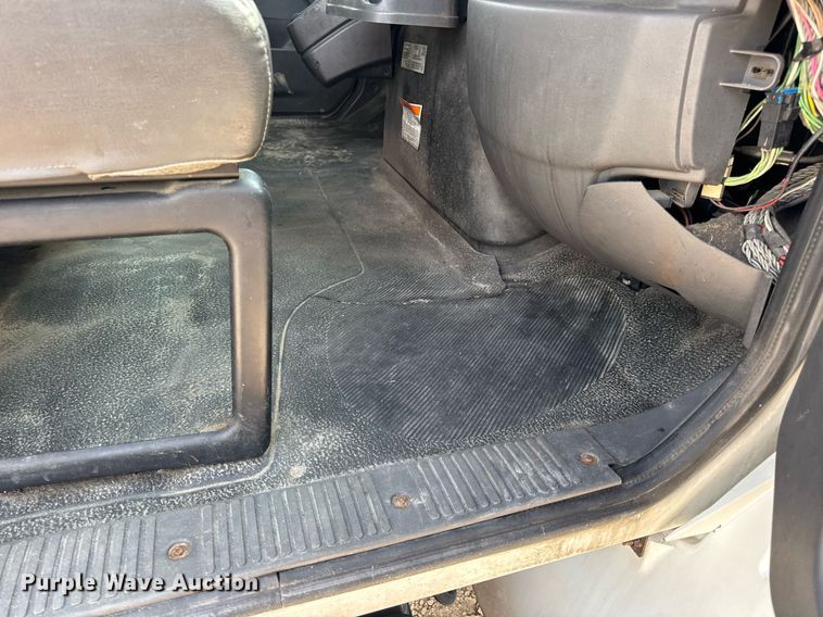 image for item DV4236 2010 International DuraStar 4300 truck cab and chassis