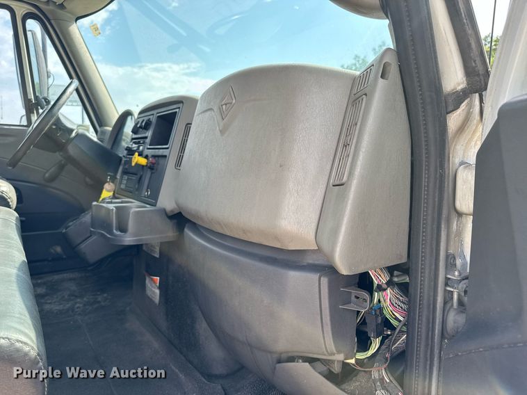 image for item DV4236 2010 International DuraStar 4300 truck cab and chassis