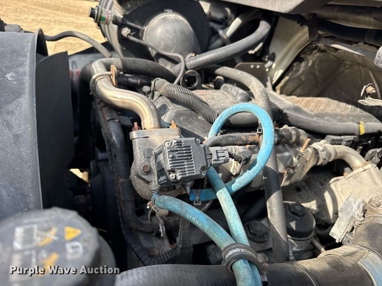 image for item DV4236 2010 International DuraStar 4300 truck cab and chassis