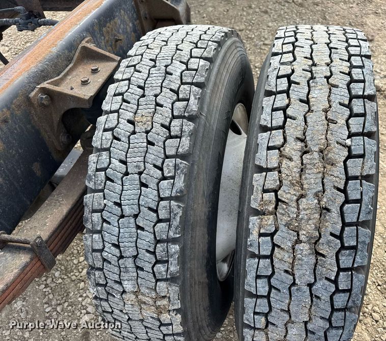 image for item DV4236 2010 International DuraStar 4300 truck cab and chassis