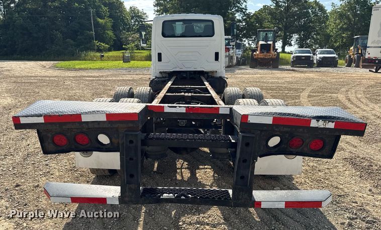 image for item DV4237 2009 International DuraStar 4400 truck cab and chassis