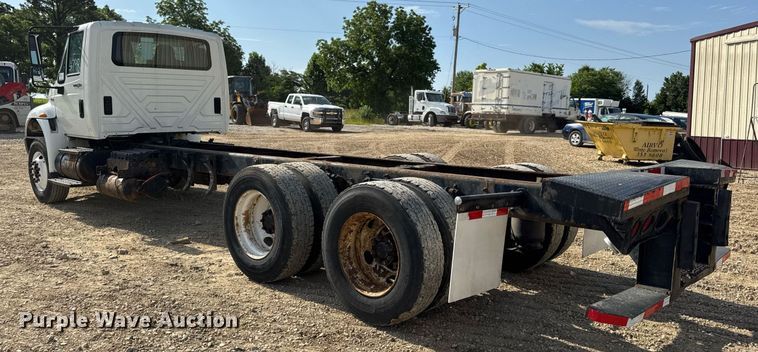 image for item DV4237 2009 International DuraStar 4400 truck cab and chassis