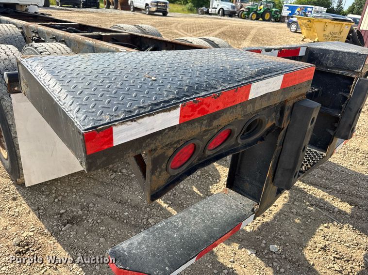 image for item DV4237 2009 International DuraStar 4400 truck cab and chassis