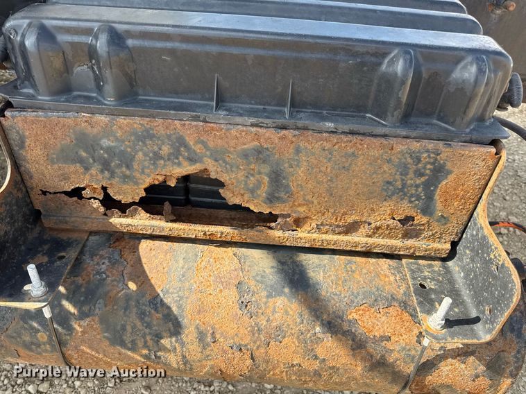 image for item DV4237 2009 International DuraStar 4400 truck cab and chassis