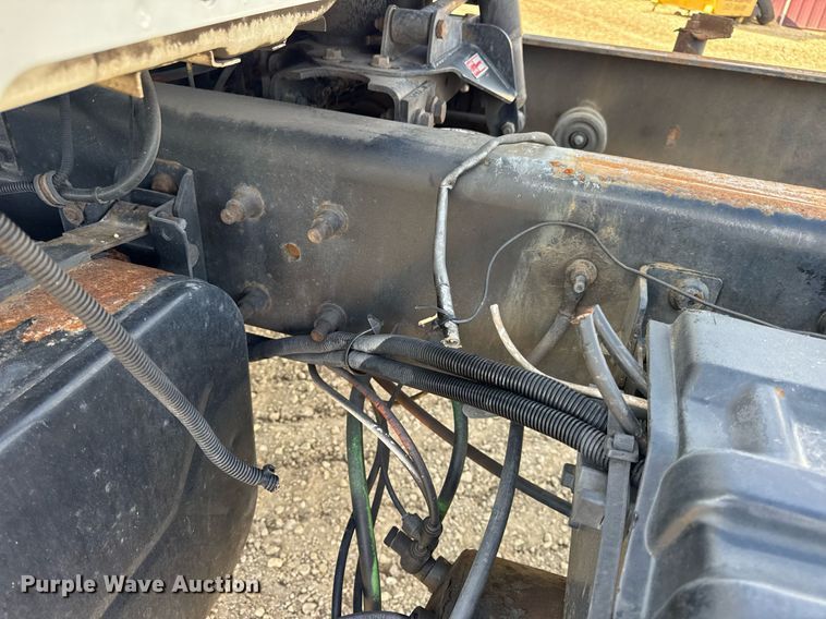 image for item DV4237 2009 International DuraStar 4400 truck cab and chassis