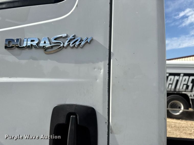 image for item DV4237 2009 International DuraStar 4400 truck cab and chassis