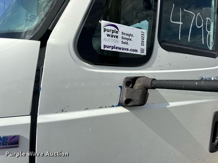 image for item DV4237 2009 International DuraStar 4400 truck cab and chassis