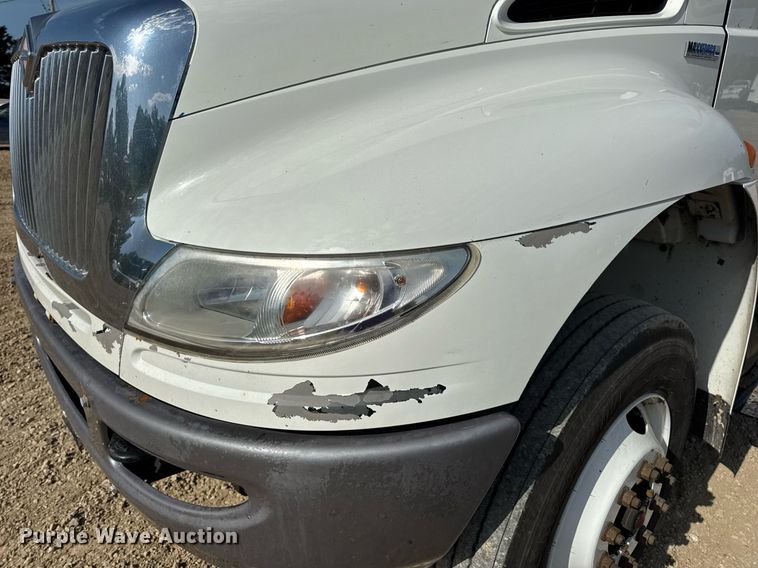 image for item DV4237 2009 International DuraStar 4400 truck cab and chassis