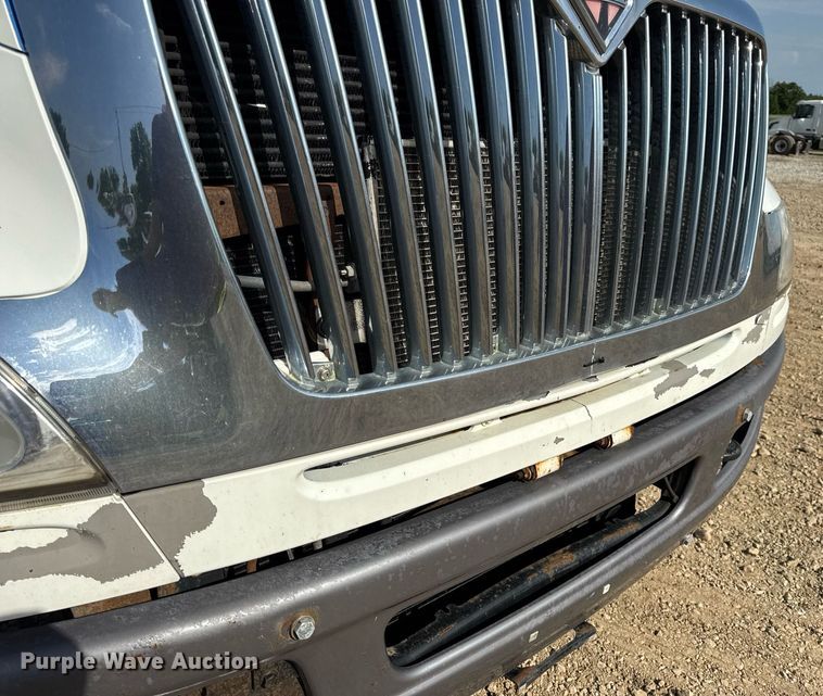 image for item DV4237 2009 International DuraStar 4400 truck cab and chassis