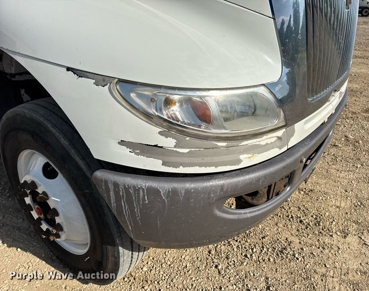 image for item DV4237 2009 International DuraStar 4400 truck cab and chassis