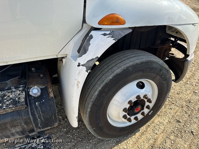 image for item DV4237 2009 International DuraStar 4400 truck cab and chassis