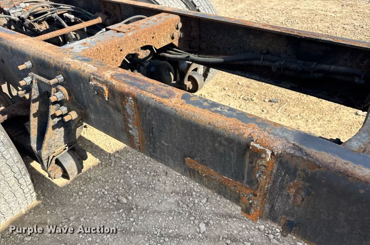 image for item DV4237 2009 International DuraStar 4400 truck cab and chassis