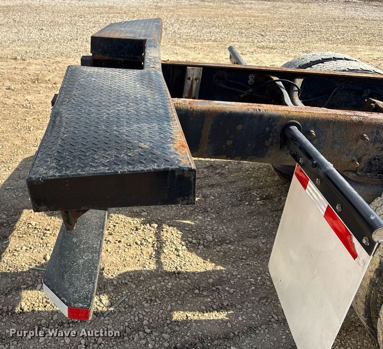 image for item DV4237 2009 International DuraStar 4400 truck cab and chassis