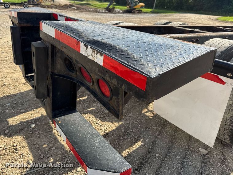 image for item DV4237 2009 International DuraStar 4400 truck cab and chassis