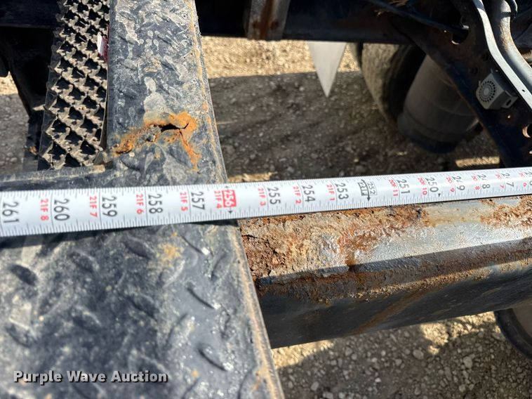 image for item DV4237 2009 International DuraStar 4400 truck cab and chassis