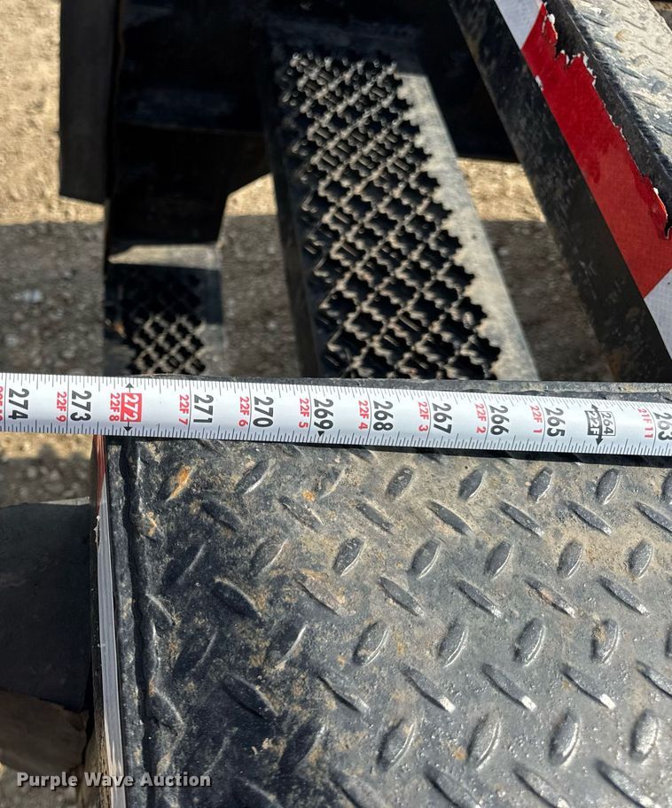 image for item DV4237 2009 International DuraStar 4400 truck cab and chassis