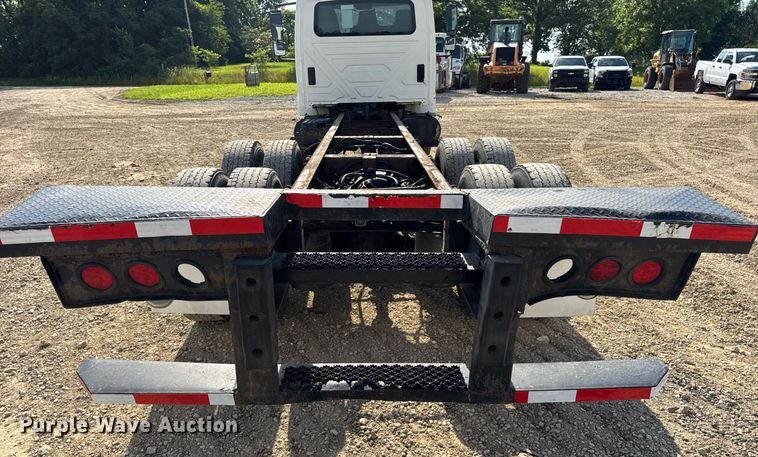 image for item DV4237 2009 International DuraStar 4400 truck cab and chassis