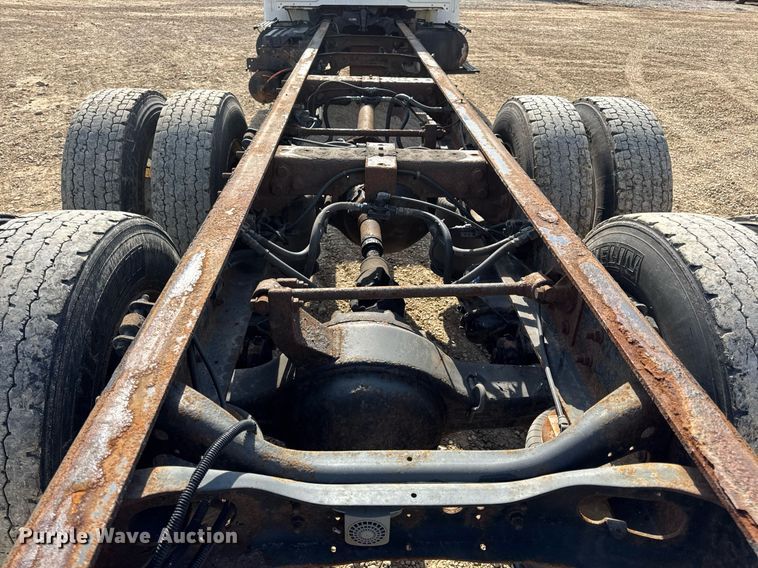 image for item DV4237 2009 International DuraStar 4400 truck cab and chassis