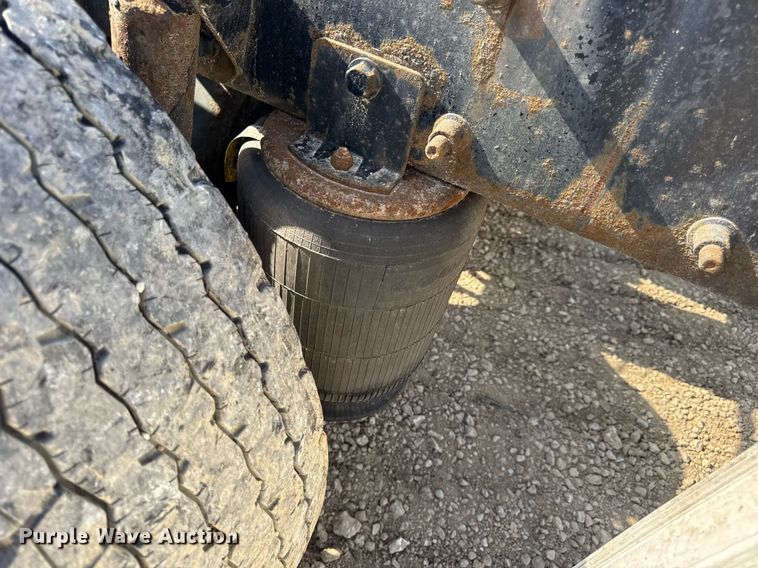 image for item DV4237 2009 International DuraStar 4400 truck cab and chassis